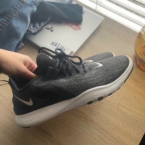 Nike Flex Sneakers